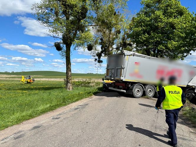 Śmiertelny wypadek pod Olsztynem. 39-latek zignorował znak "stop"? [ZDJĘCIA].