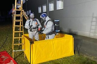 Strażacy z Kraśnika powstrzymali wyciek kwasu. Sprawę bada policja