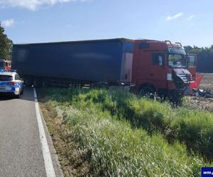 Tragiczny poranek. Kierowca osobówki nie miał szans po zderzeniu z ciężarówką!