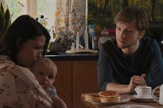 M jak miłość odc. 1672. Patrycja (Alżbeta Lenska), Jaś (Aleksander Cacko), Łukasz (Jakub Józefowicz)