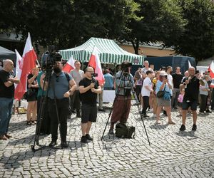 Manifestacja pod hasłem Sto nielegalnej imigracji w Lesznie
