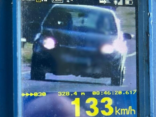 Niebezpiecznie szybko przez miejscowość. Za kółkiem 26-latek