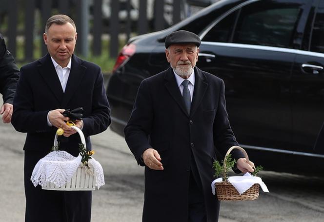 Andrzej Duda z ojcem przynieśli święconki