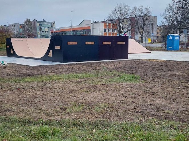 Skate Park Starachowice. Większość urządzeń już zamontowano