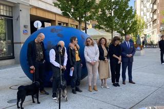 Instalacja artystyczna Pisklę - odsłonięcie