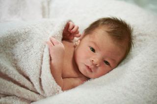 Rozwój wzroku niemowlaka: co widzi dziecko w pierwszych miesiącach życia?
