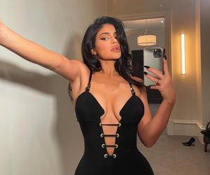 Żałuje że powiekszyła piersi! Szokujące wyznanie Kylie Jenner