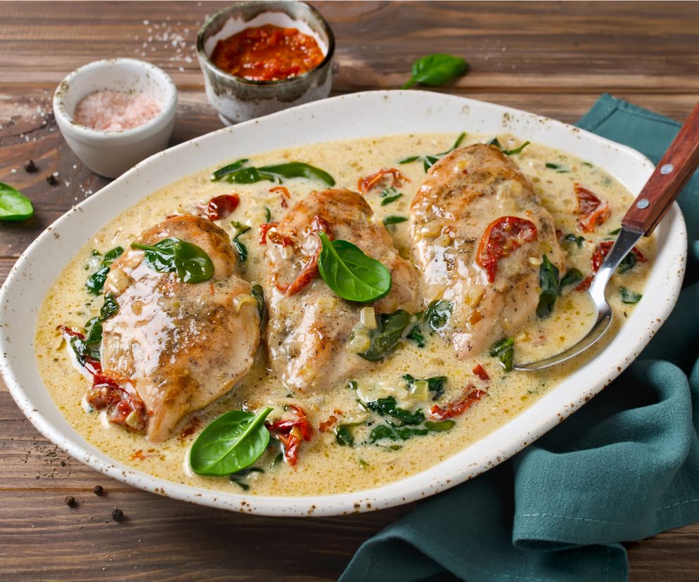 Kurczak po toskańsku ze szpinakiem i suszonymi pomidorami