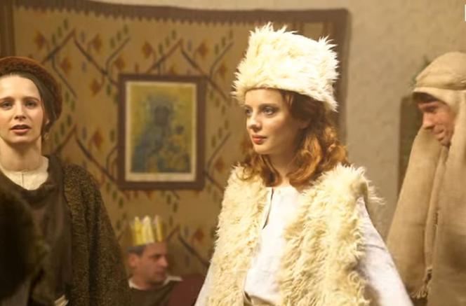 Stulecie Winnych 4 sezon. Kasia (Weronika Humaj), Basia (Kamila Bujalska)