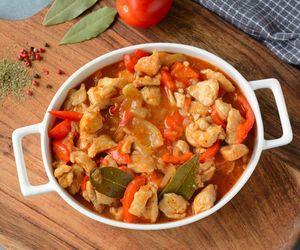 Gulasz z indyka z papryką - esencjonalny gulasz drobiowy