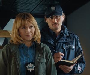 M jak miłość, odcinek 1712: Policjantka (Iwona Milerska), policjant (Marcin Włodarski)