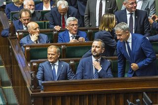 Co dalej z CPK i mrożeniem cen prądu? Rząd naradza się nad kolejnymi krokami