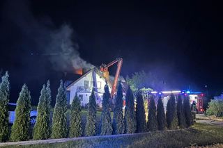 Dramatyczny pożar domu jednorodzinnego pod Sochaczewem. W środku byli ludzie!