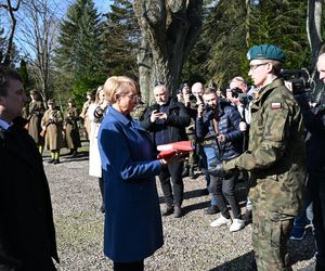 Po 80 latach pochowali ich z honorami. Bohaterscy żołnierze spoczęli na Cmentarzu Wojennym w Kołobrzegu