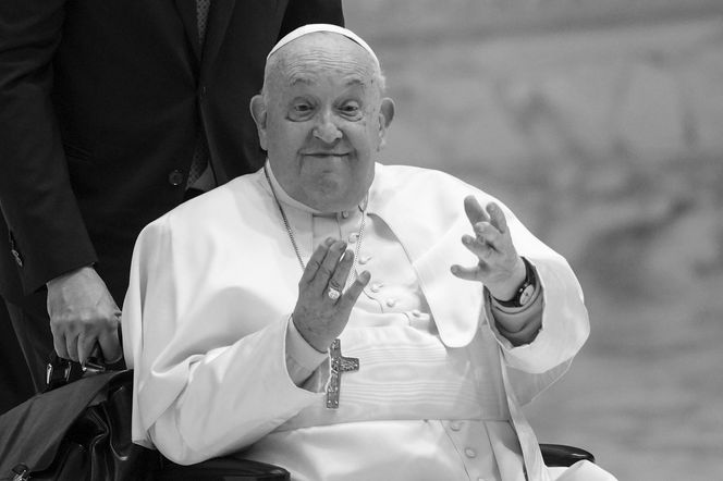 Papież Franciszek nie żyje.