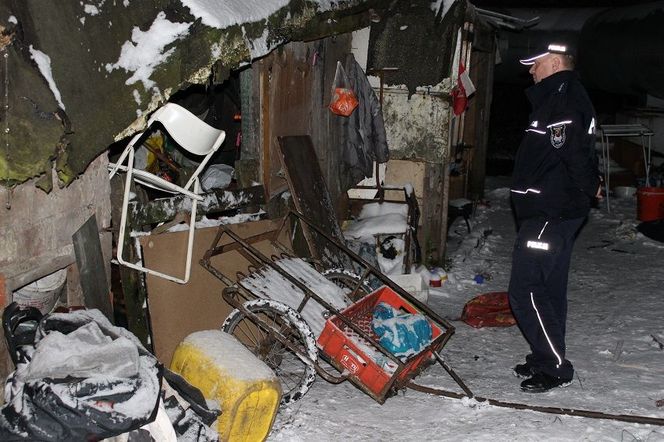 Bezdomny na ulicy lub na klatce schodowej? Sprawdź, jak możesz mu pomóc