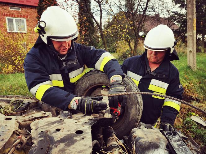 26-latek zakończył pijacką przejażdżkę dachowaniem [GALERIA]