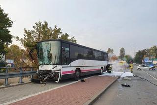 Wypadek w Katowicach. Autobus zderzył się z samochodem osobowym