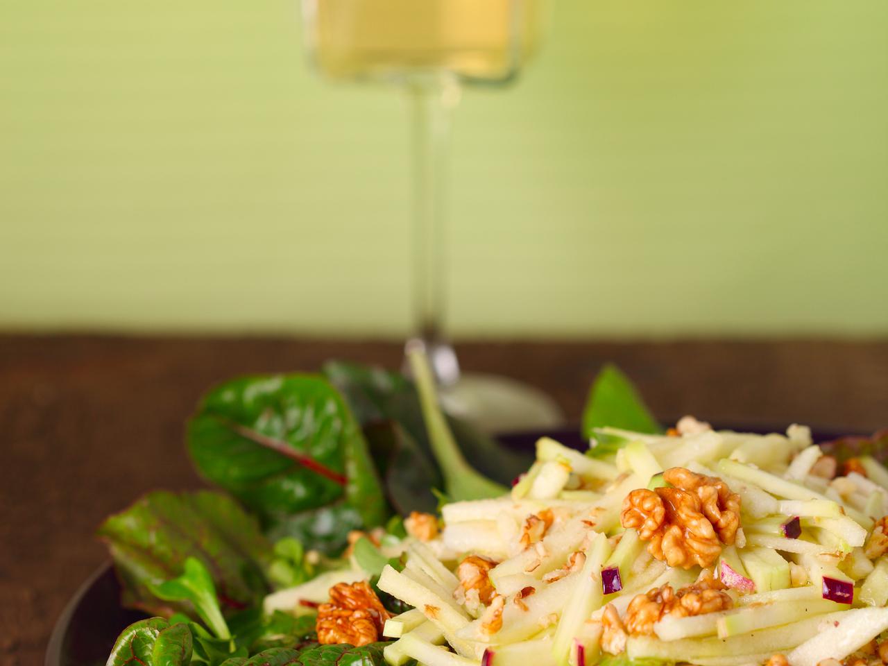 Surówka z kalarepy z rodzynkami - do codziennego obiadu