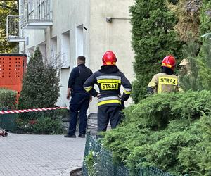 Akcja kontrterrorystów w Warszawie. Mężczyzna z bronią zamknął się w mieszkaniu! Trwają negocjacje