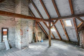 Strop na poddaszu: remont strychu. Jak naprawić i wzmocnić strop