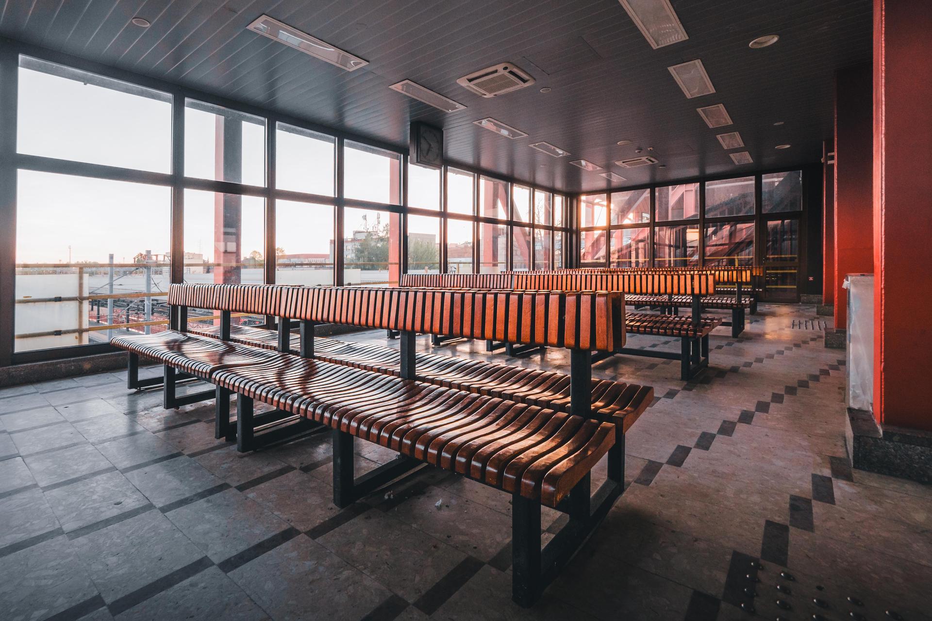 Dworzec kolejowy w Częstochowie - zdjęcia. Tak dziś wygląda ikona lat 90. 