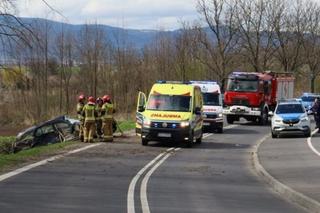 17-latek był zakleszczony w mercedesie. Liczyła się każda sekunda