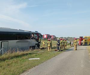 Wypadek na A4 pod Krapkowicami. Osiem osób rannych po zderzeniu autobusa i busa [ZDJĘCIA]