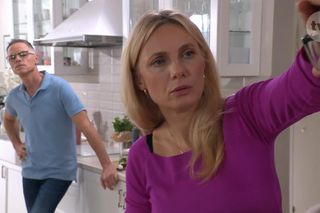 Na Wspólnej, odc. 3955: Kajtek (Mikołaj Szostek), Monika (Sylwia Gliwa), Damian (Waldemar Błaszczyk)