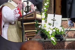 Niezwykła empatia biskupa na pogrzebie ofiar wypadku na A1. Takie sceny to rzadkość! 