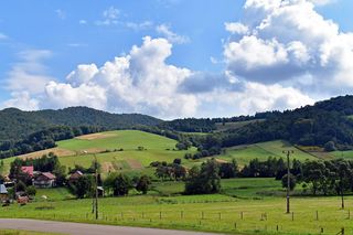 W tej wsi na Podkarpaciu mieścił się klasztor bazylianów.  Ponad nią wznosi się góra o dumnej nazwie