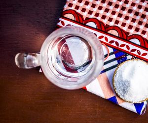 Przyspiesza trawienie, oczyszcza organizm, niweluje zaparcia. Ten napój zrobisz z 2 składników