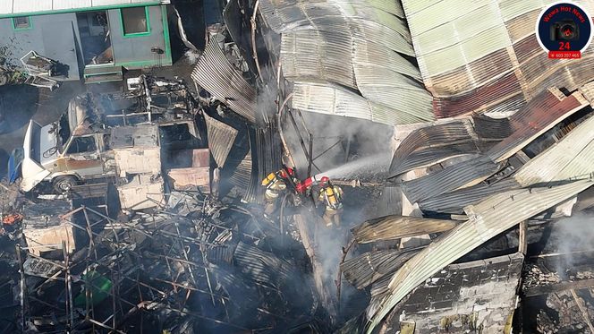 Płonie wielka hala pod Warszawą