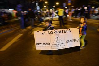 Po tragedii na ul. Sokratesa mieszkańcy pikietują, aktywiści apelują: Każde przejście ma być bezpieczne! [AUDIO, GALERIA]