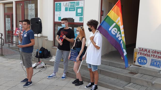 Tak protestowali mieszkańcy Tarnowa! Wsparcie dla telewizji TVN