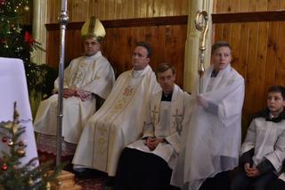 Ranczo 10 sezon. biskup Kozioł (Cezary Żak), ksiądz Maciej (Mateusz Rusin), ksiądz Robert (Bartek Kasprzykowski)