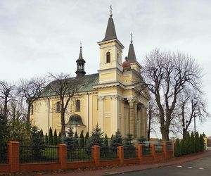 Przysucha/ Klasycystyczny kościół św. Jana Nepomucena i św. Ignacego Loyoli