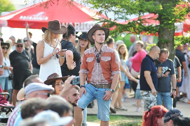 Piknik Country i Folk 2025. Tysiące fanów muzyki przyjechały do Mrągowa na kultowy festiwal