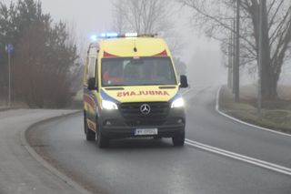 Radom, ul. Energetyków - wóz strażacki wjechał do rowu