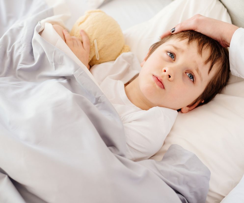 Paracetamol jest stosowany jako lek przeciwgorączkowy i przeciwbólowy dla dzieci od 3. miesiąca życia. Jak dawkować paracetamol dziecku? Jakie dawki paracetamolu są bezpieczne dla dzieci?