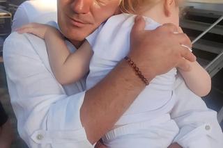 Oszołomiło nas to, jakim tatą jest 76-letni Karol Strasburger. Ujawniono jego metody, działa wbrew modzie