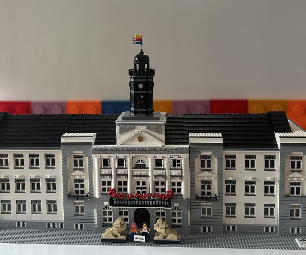 Jego budowała zajęła 27 godzin! Zobacz płocki ratusz z LEGO! [GALERIA]