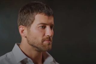 Cihan mówi Zeynep, że to Bulent jest jej ojcem.