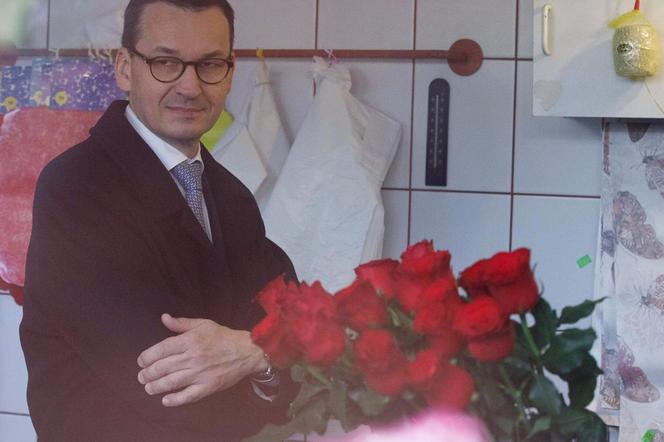 Premier kupił kwiaty a Kamiński bieliznę