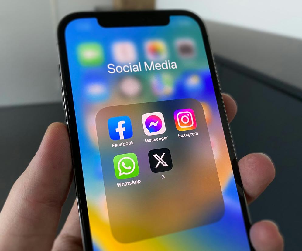 Telefon komórkowy i aplikacje X, Instagram, Messenger, Facebook i Whatsapp