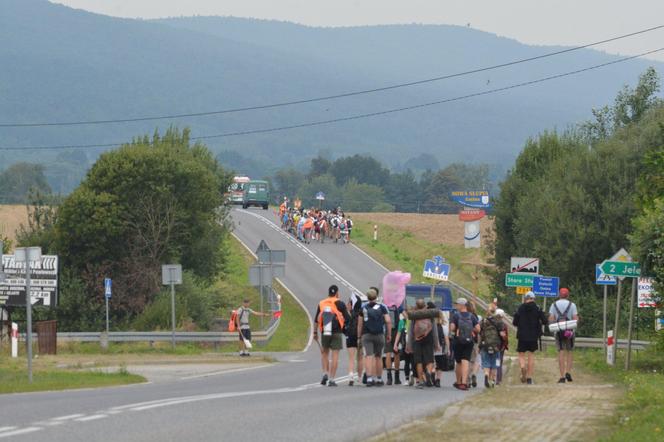 Śpiewający dzień lubelskich pątników na szlaku do Jasnej Góry!