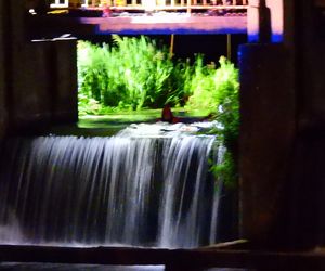 Koszmar pod Warszawą. Ciało zwisało głową w dół z zapory wodnej