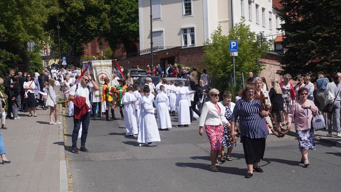Boże Ciało 2025. Tysiące osób uczestniczyło w olsztyńskich procesjach