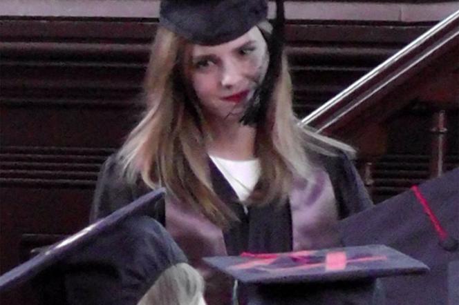 Emma Watson: Skończyłam studia!!! :) Zdjęcia z absolutorium Emmy Watson!