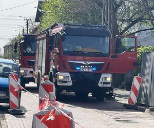 Katastrofa budowlana w Wołominie. Runęła część kamienicy. Koparka pod gruzami!